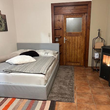 Miniferienwohnung Fuer Unkompliziertes Naturliebhaberpaerchen Payerbach Exteriér fotografie